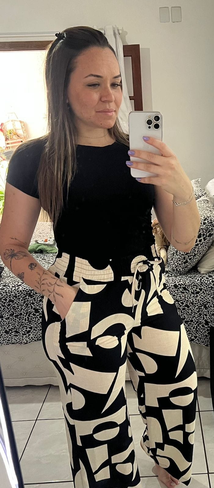 calça preta e preta e bege